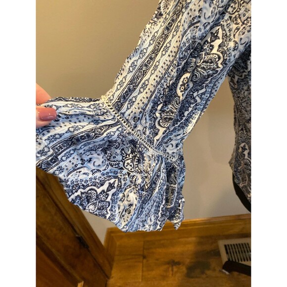 Off (or On!) Shoulder Blouse Size Large Blue Paisley Print  Boho Peasant Top - Picture 4 of 10